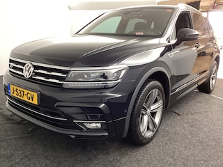 Volkswagen Tiguan 1.5 TSI Highline Business R 7p. | Trekhaak | Panoramadak | Camera |