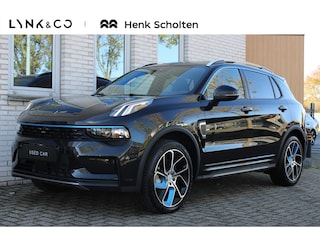 Lynk & Co 01 1.5 | Automaat | Panoramadak | Parkeercamera | Parkeersensoren voor + achter | Adaptive cruise control | Apple carplay & Android auto
