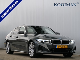 BMW 320e 204 Pk Automaat Leer / Navi / Schuifdak / Camera / Head-up