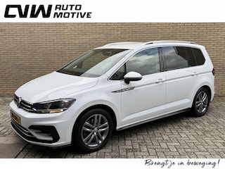 Volkswagen Touran 1.2 TSI 110pk Highline Business R-line 7-persoons | Trekhaak | Navigatie | Camera | Elektrische achterklep | Apple CarPlay | Climate control | Adaptieve cruise | Stoelverwarming | Volledig onderhouden