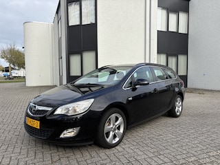 Opel Astra Sports Tourer 1.4-16V Edition Eco-Flex 101 PK. Mooie en zeer goed onderhouden auto !!! Slechts 118.000 KM !! Tweede eigenaar !