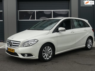 Mercedes-Benz B-klasse 180 Automaat 122PK Ambition Airco Cruise Control Navigatie LED PDC V+A 2 Sleutels + Boekjes aanwezig
