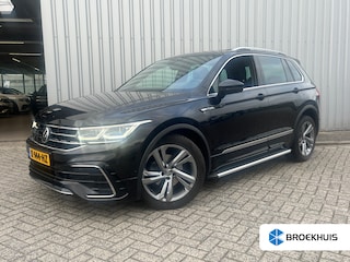 Volkswagen Tiguan 1.5 TSI R-Line Business+ | Electrische stoelen met geheugen | Elektrisch bedienbare achterklep met sensorsturing | Elektrisch glazen panorama-dak