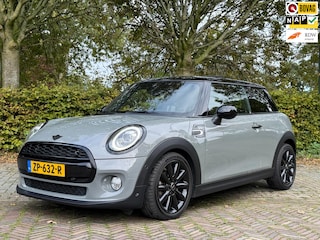 Mini Cooper 60 Years Edition 136PK Automaat | Adaptief onderstel | Black Optic | Panoramadak | Leder