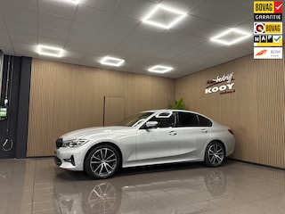 BMW 318i High Executive Edition * 1e Eig / Dealer onderhouden / LED / Digitaal cockpit / NL Auto *