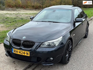 BMW 530xi High Executive Aut. M-pakket ECC Navi Schuif-kanteldak LMV 19" Leder Comfortstoelen Bi-xenon Cruisecontr. Nw Apk