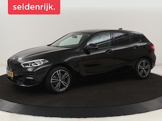 BMW 118i Sport Line | Sportstoelen | Carplay | Live Cockpit | Full LED | Navigatie | Half leder | Parkeerhulp | Climate control | Cruise control