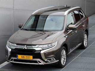 Mitsubishi Outlander PHEV 2.4 INSTYLE 4WD | PLUG IN HYBRIDE | LEDER | TREKHAAK 1500KG | ELECTR ACHTERKLEP | FABRIEKSGARANTIE TOT 07-2029* | ALL IN RIJKLAARPRIJS