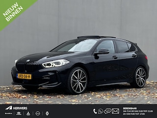 BMW 118i / Dealer onderhouden / M-Sport / Panorama schuifdak / HUD / Adaptieve CC / Harman Kardon / Alcantara Sportstoelen / 19" / Camera / VOL VOLLER VOLST!!! /