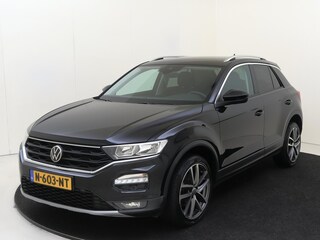 Volkswagen T-Roc 1.0 TSI Style | Navigatie | Adaptieve cruise control | CarPlay | Parkeersensoren | Draadloze telefoonlader | Climate control |