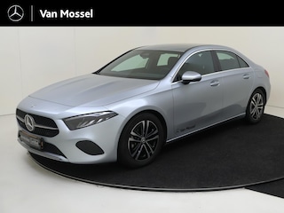 Mercedes-Benz A180 Star Edition Luxury Line - Achteruitrijcamera - Stoelverwarming - Carplay - Thermotronic