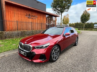 BMW i5 Touring EDrive40 M Sport, B&W, panorama, trekhaak