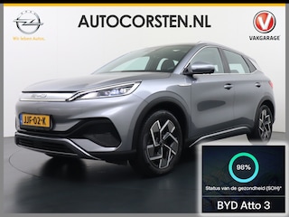 BYD Atto 3 60kWh Design SOH 98% Panoramadak Leder+Elektr.Verst. Warmtepomp Adaptieve Cruise 360°Camera Apple Carplay Android Auto Elektr.Achterklep Design Verkeersbord detectie WiFi DAB Led Rijstrooksensor Keyless Smartphone Entry Fabrieksgarantie tot 20-12-2028/150.000km Garantie op de LFP Accu tot 20-12-2030/200.000km €44.000,- Nieuw!