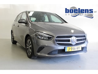 Mercedes-Benz B-klasse 180d Business Solution | CARPLAY | LED-KOPL | CAMERA | 16'LMV | NAVIGATIE | TREKHAAK | PDC-A |