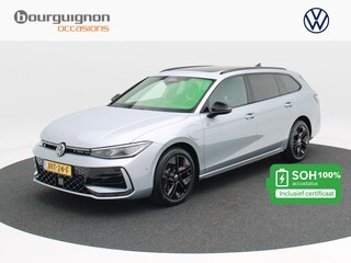Volkswagen Passat Variant 1.5 eHybrid 272 Pk Automaat R-Line Edition | Trekhaak | 360° Camera | Panoramadak | Digitale Cockpit | Sporstoelen | Adaptive Cruise | Head-up | Carplay | 18 Inch | 13.658 Km!!