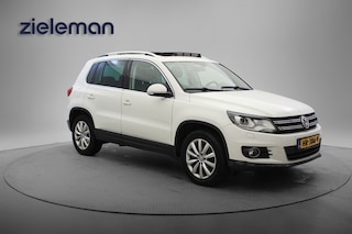 Volkswagen Tiguan 2.0 TDI 4Motion Sport Style Automaat - Panorama, Clima, Stoelverw. Navi