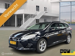 Ford Focus Wagon 1.0 EcoBoost Edition | 101 PK | NL Auto | Navi | Trekhaak | Airco | Verwarmbare voorruit | Bluetooth | Parkeersensoren | Lichtmetaal | Nette-Staat |
