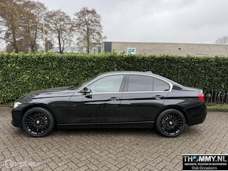 BMW 318i Luxury Edition 2019