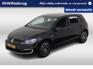 Volkswagen Golf E-DITION Navigatie / Parkeersensoren / Voorruitverwarming / LED / Clima / 17"LM