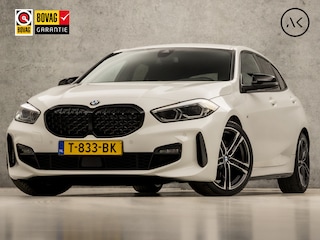 BMW 118i M Sport Automaat (APPLE CARPLAY, M PAKKET, STUUR/STOELVERWARMING, SFEERVERLICHTING, SPORTSTOELEN, GETINT GLAS, CRUISE, NIEUWE APK, NIEUWSTAAT)