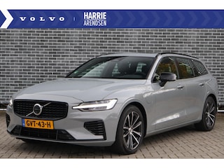 Volvo V60 2.0 T6 Plug-in hybrid AWD Plus Dark | Adaptive Cruise Control | Elektr. bedienbaar schuif-\-kanteldak | 360 Camera | Stoelverwarming voor + achter | Verwarmd stuurwiel | Elektr. verwarmde voorruit | Trekhaak | Harman kardon audio | Elektr. verstelbare voorstoelen incl. geheugen | Sportstoelen | 18" velgen |