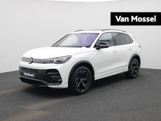 Volkswagen Tiguan 1.5 eHybrid R-Line Edition 272 PK | R-line | Automaat | Navigatie | Panoramadak | Camera | Adaptive Cruise Control | Trekhaak | Stoelverwarming | Parkeersensoren | Lichtmetalen velgen | Privacy glass |