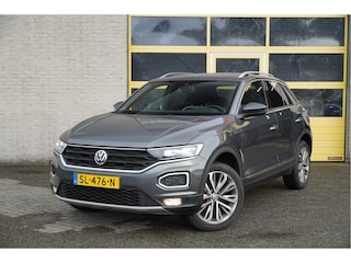 Volkswagen T-Roc 1.5 TSI 150PK Sport BJ2018 Lmv 18″ | Vol-Led | Pdc | Achteruitrijcamera | Trekhaak | App-Connect | Climate control | Cruise control
