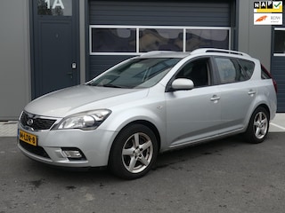 Kia Ceed Cee'd 1.4 CVVT Seven Business Climate Control Navigatie Trekhaak Lmv APK t/m 05-2026