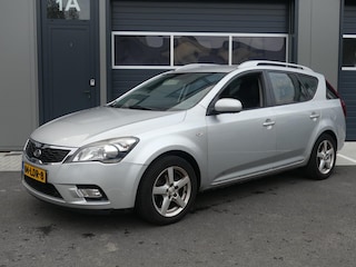 Kia Ceed Cee'd 1.4 CVVT Seven Business Climate Control Navigatie Trekhaak Lmv APK t/m 05-2026