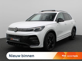 Volkswagen Tiguan 1.5 eHybrid R-Line Edition 272PK DSG Black style, Rondomzichtcamera, Matrix LED, Panoramadak, 20" lichtmetaal, Stoel en stuurverwarming, Keyless, elektrische achterklep, Side Assist