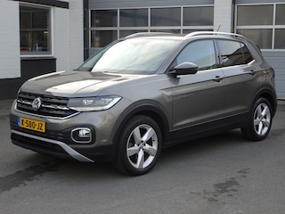 Volkswagen T-Cross 1.0 TSI Style Automatische airco, app connect, achteruitrijcamera, parkeersensoren, afneembare trekhaak, led koplampen, licht metalen velgen 17 inch, stoel verwarming, enz.
