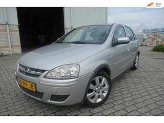 Opel Corsa 1.4-16V Silverline - trekhaak - lm velgen - navi -lage km stand - org. nl auto