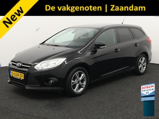 Ford Focus Wagon 1.0 EcoBoost Trend Airco, boordcomputer, Elektronische remkrachtverdeling, start/stop systeem, Elektronisch Stabiliteits Programma Distributieriem is gedaan !!. De Ford Focus Wagon 1.0 EcoBoost Trend is zo’n auto die gewoon doet wat je nodig hebt, maar dan net even beter. Hij ziet er strak uit zonder te overdrijven – gew