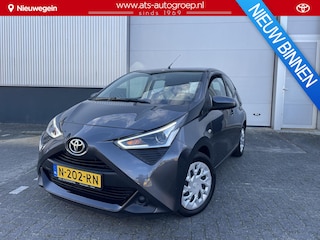 Toyota Aygo 1.0 VVT-i x-play , 35.000 km | Apple/Android Navigatie | Org NL en 1e Eigenaar |