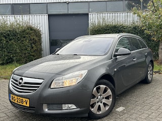 Opel Insignia Sports Tourer BJR 2012 2.0 CDTI 131 PK EcoFLEX Sport AIRCO ECC / STUURBEKR. / TREKHAAK / LMVELGEN / NAVI / CENTR.VERGR. / ELEKTR.RUITEN