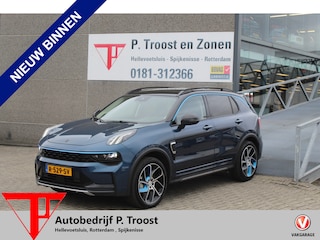 Lynk & Co 01 1.5 Panoramadak/360° Camera/Keyless/Lane assist/Adaptive cruise control/Navigatie/Apple carplay/Climate control/Stoelverwarming/Dodehoek detectie/Elektrisch sluitende achterklep/Elektrisch verstelbare stoel met geheugen/Multifunctioneel stuurwiel