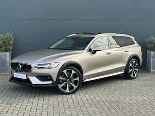 Volvo V60 2.0 B5 AWD Ultimate | Massage | 20'' | Pano | Gelamineerd glas | Pilot Assist |