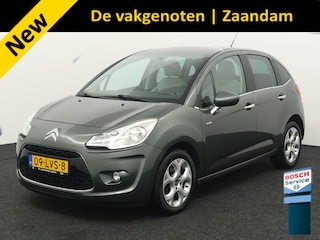 Citroën C3 AUTOMAAT 1.6 VTi Exclusive De meest luxe, Airco, Cruise control, Boordcomputer, Brake Assist System, Panoramische voorruit, Pakrkeersensoren achter, Elektronische remkrachtverdeling, Extra getint glas achter 1e eigenaar,compacte hatchback met Franse flair en verrassend veel comfort. Met zijn soepele 120 pk motor rijdt hij vlot en stil, ideaal voor zowel stad als snelweg. De "Exclusive" uitvoering