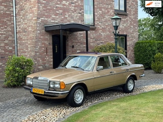 Mercedes-Benz Pullman W123 200 Automaat Schuifdak