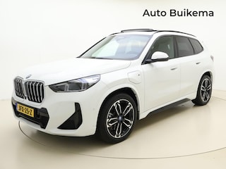 BMW X1 xDrive30e M Sport FULL OPTIONS -Pano Dak -Massagestoel -Trekhaak -HeadUp -Driving Ass Prof -Harman/Kardon -Verwarmd Stuur -LED Adaptief
