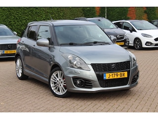Suzuki Swift 1.6 Sport / Sportstoelen / Xenon / Stoelverwarming / Radio / 17'' / Cruise Control / Getint glas