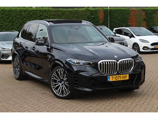 BMW X5 xDrive50e Launch Edition / Trekhaak / Panoramadak / 360Camera / Head-up / Stoelmassage / Softclose / 22'' / Harman Kardon / Skylounge / Keyless / Luchtvering / Stoelventilatie / Stoelverwarming 4x / 4zone Airco / DAB
