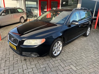 Volvo V70 2.4 D5 185PK Summum Volledig lederen bekleding/Xenon/Trekhaak