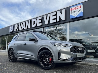 Ford Kuga 2.5 PHEV ST-Line X Black Pack 243pk e-CVT Automaat | 6700 | Full Options | Black Package | E-Trekhaak | Panodak | Coast-to-Coast Matrix LED | 20'' | Winter Pack | Head-Up | Driver Assistance Pack | AGR-stoelen | etc. etc.