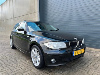 BMW 120i High EXE SK DAK NAVI 5DRS
