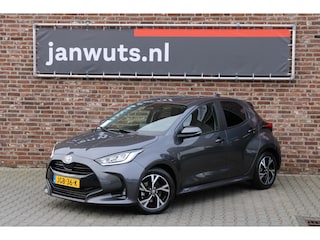 Toyota Yaris 1.5 Hybrid Dynamic + stoel- en stuurverwarming