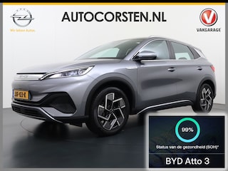 BYD Atto 3 60kWh Design SOH 99% Pano-dak Leer+Elektr.Verst. Warmtepomp Adaptieve Cruise 360°Camera Apple Carplay Android Auto Elektr.Achterklep Design Verkeersbord detectie WiFi DAB Led Rijstrooksensor Keyless Smartphone Entry Fabrieksgarantie tot 20-12-2030/150.000km Garantie op de LFP Accu tot 20-12-2030/200.000km €44.000,- Nieuw!