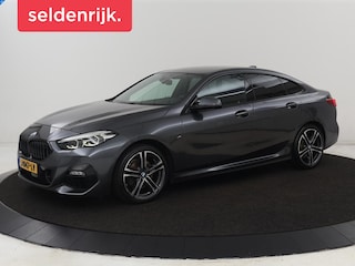 BMW 218i M Sport | Sportstoelen | Camera | Carplay | Live Cockpit | Half leder | Navigatie | Sfeerverlichting | Full LED | Climate control
