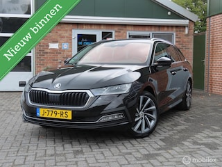Skoda Octavia Combi 1.5 TSI First Ed|Pano|Wegklapbare trekhaak|18 inch|Leder Alcantara|Led.