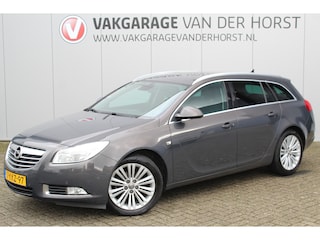 Opel Insignia Sports Tourer 1.4-140pk Turbo EcoFLEX Design Edition. Fijne, ruime, zeer nette en goed onderhouden gezinswagen ! Autm. airco, navigatie, telefoonvoorb., metallic lak, LM wielen, cruise control, parkeersensoren v+a, trekhaak, metallic lak, all season banden rondom etc.